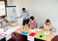 Personal participando en simulador